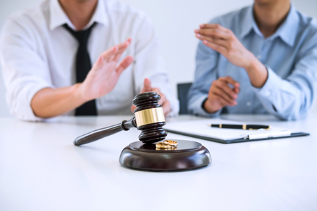 divorcing couple arguing in law office